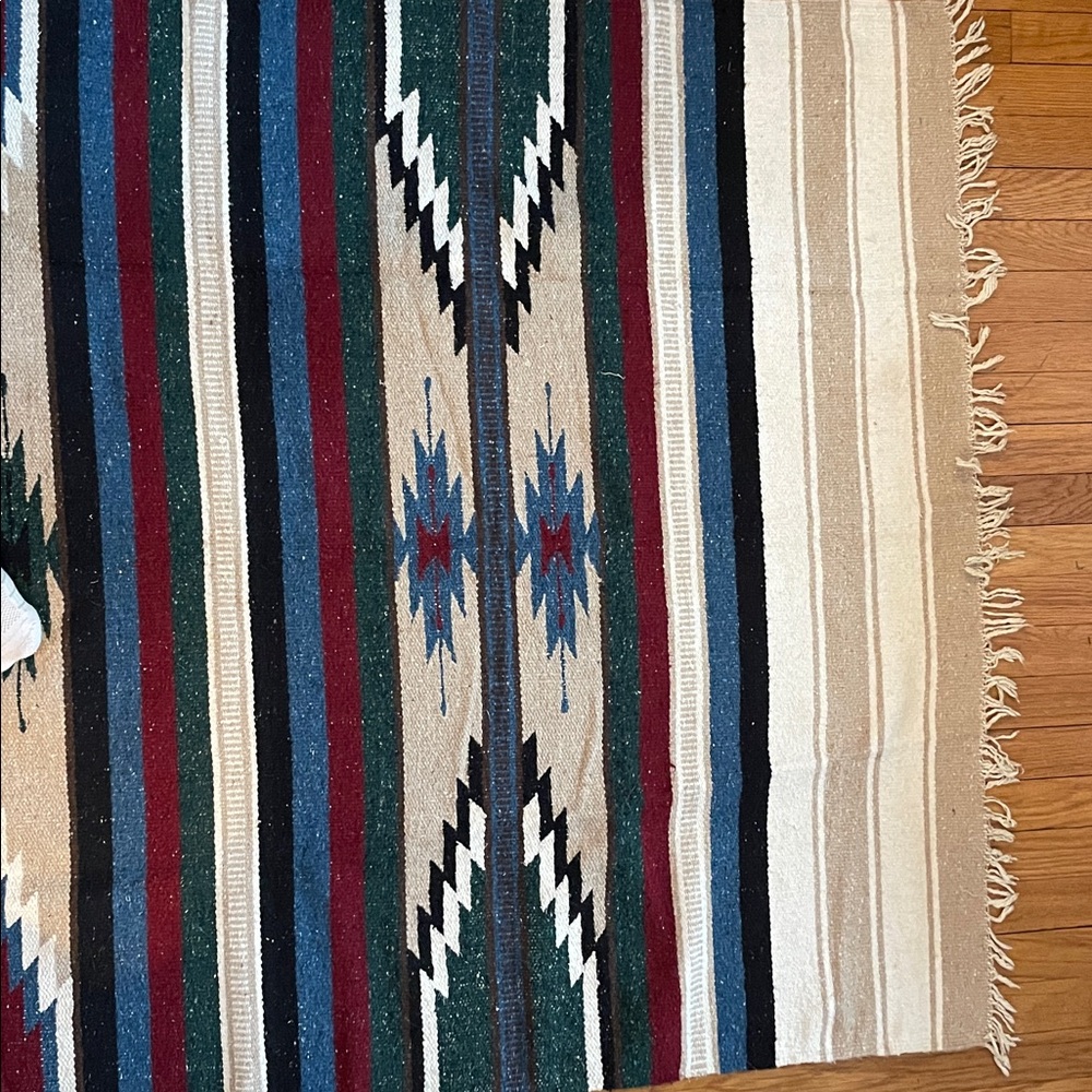 Southwestern Patterned wool Rug - Picture 4 of 6